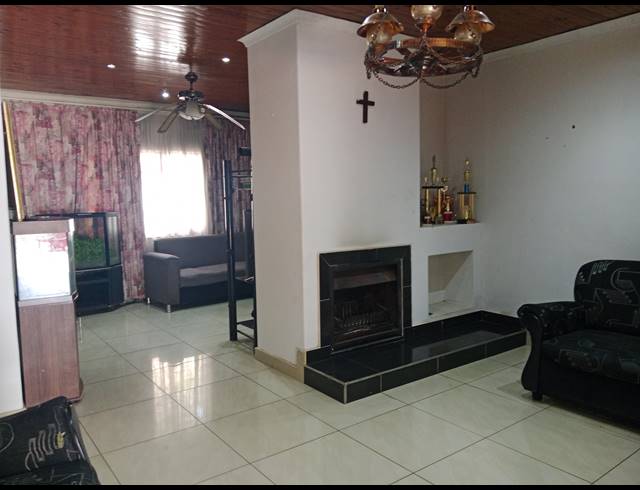 4 BEDROOM HOUSE FOR SALE IN MOUNTAIN RISE